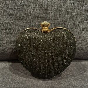 Elegant Black Heart-Shaped Clutch